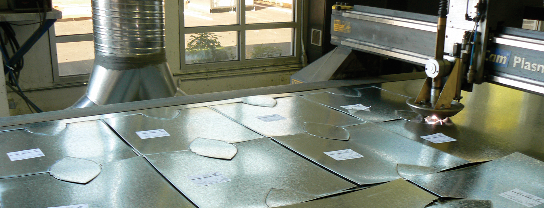 Plasma cutting table